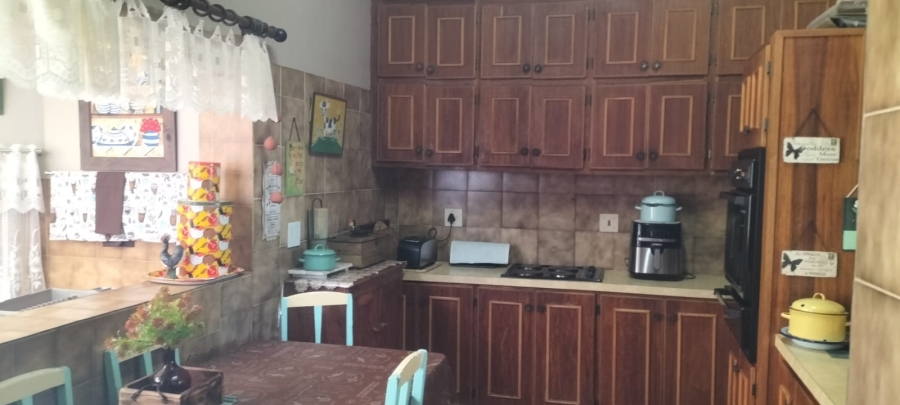 5 Bedroom Property for Sale in Langenhovenpark Free State